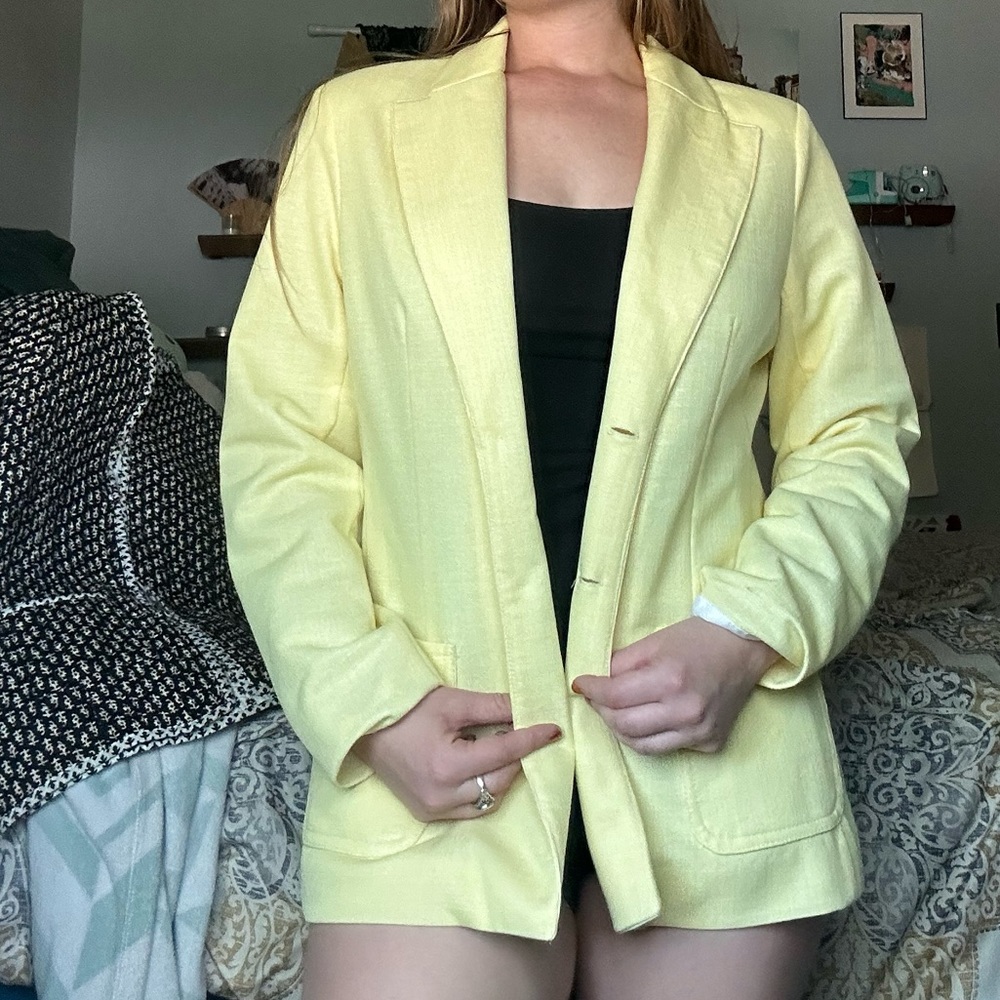Pale Yellow Blazer 🌻⭐️🍯